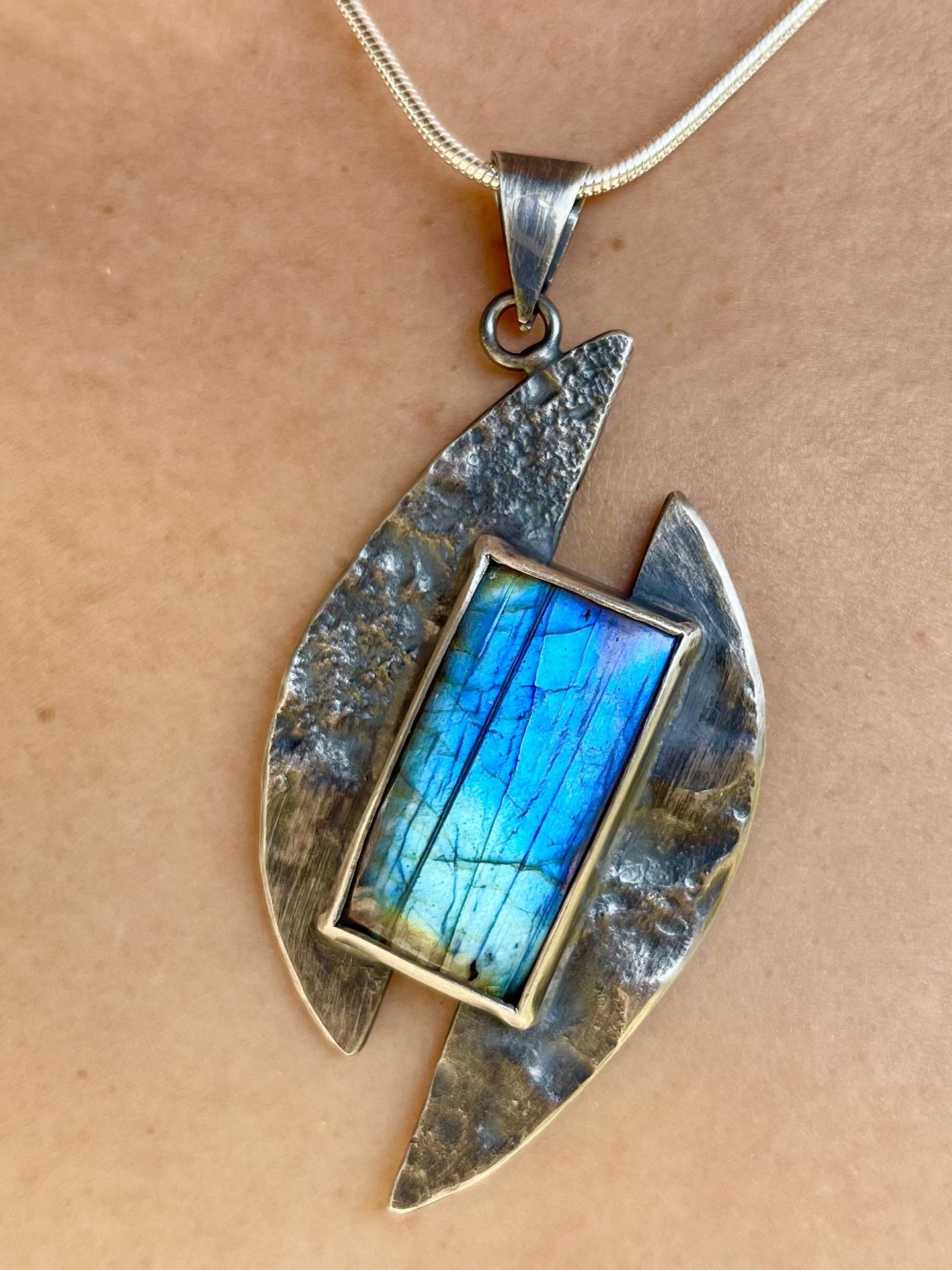 Brand New Organic Silver Pendant with Top Quality Labradorite
