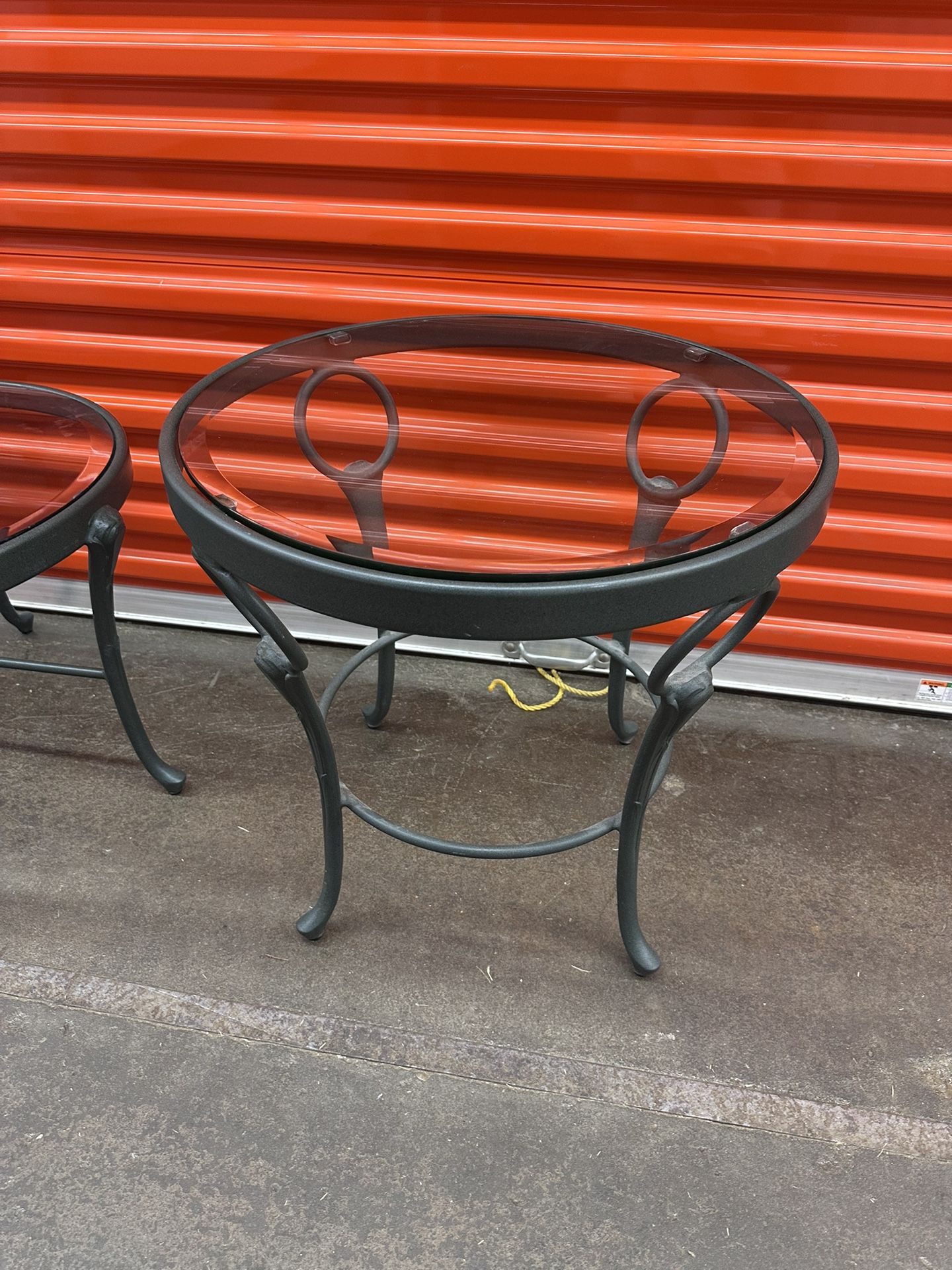 Médium Rustic Round Metal Side Table With Glass Top