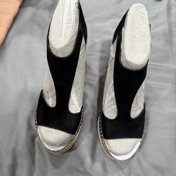 Kenneth Cole 7.5 Wedge - Brand New