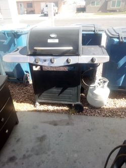 Black and Silver Gas Grill with Side Rack