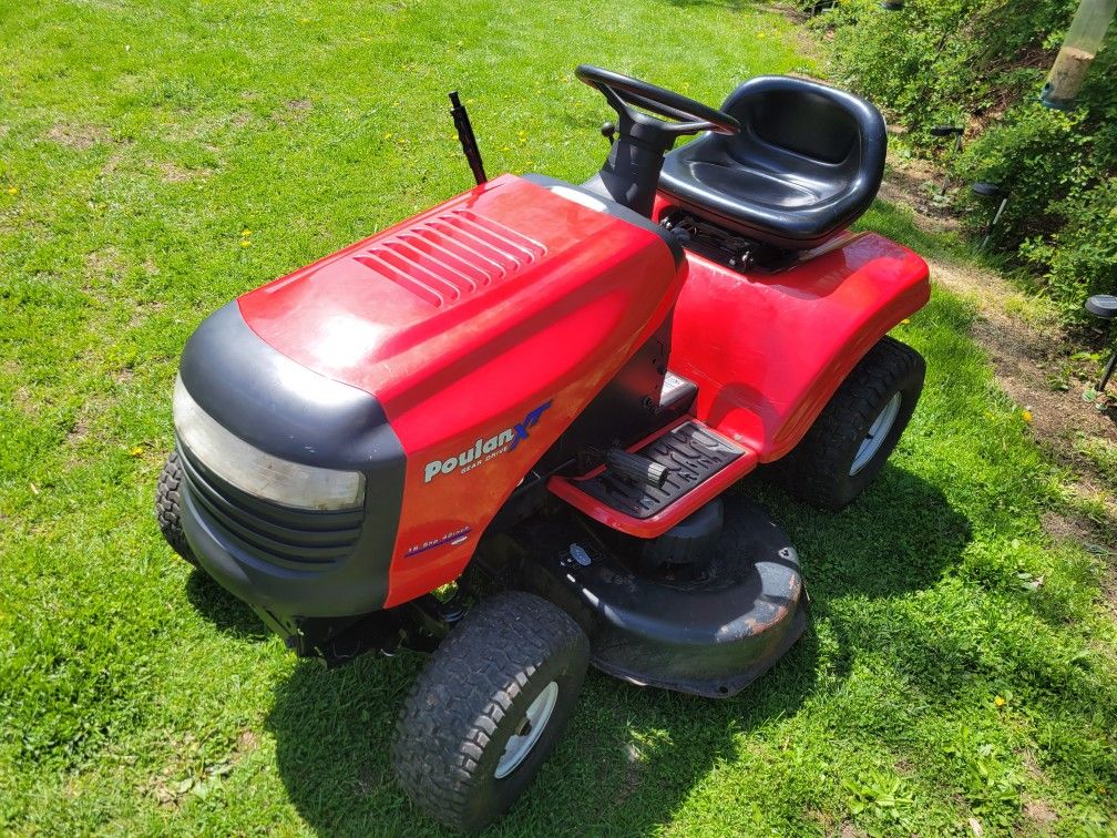 Poulan Pro 42" Riding Lawn Mower