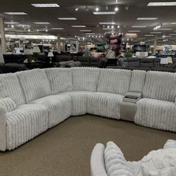 SECTIONALS / SOFA 