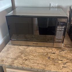 Panasonic Counter-top Microwave (1yr Old)