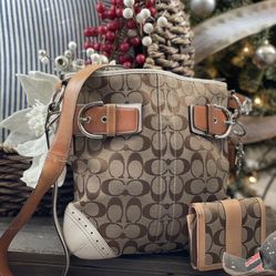 Beautiful Coach Crossover purse in excellent condition!