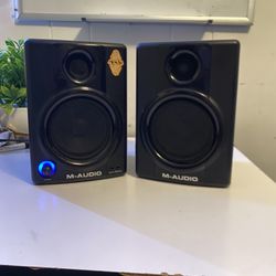 M-Audio AV 30s 4”