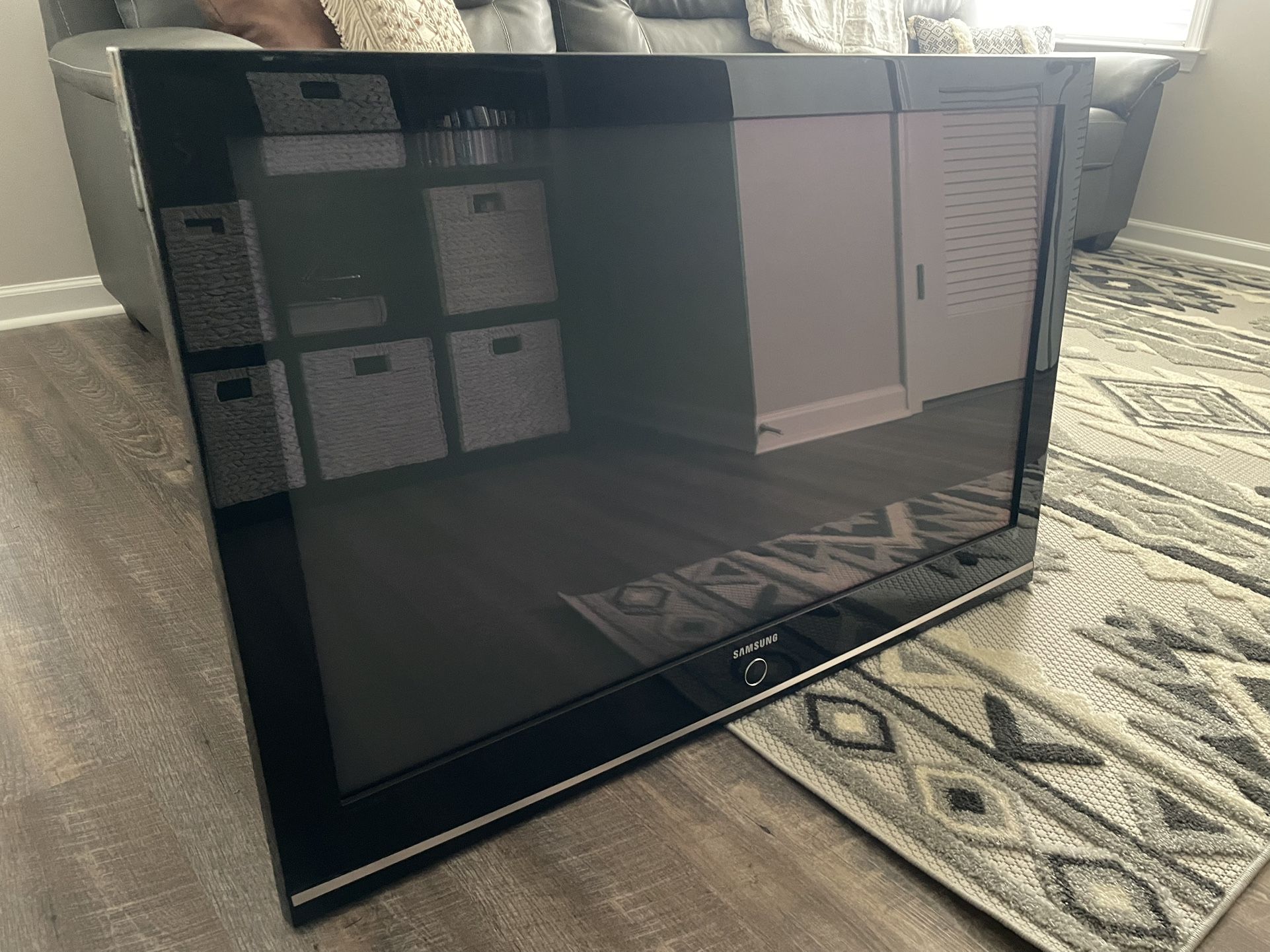 Samsung 48” TV