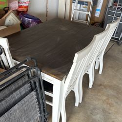 4 Chair Dinning Table 