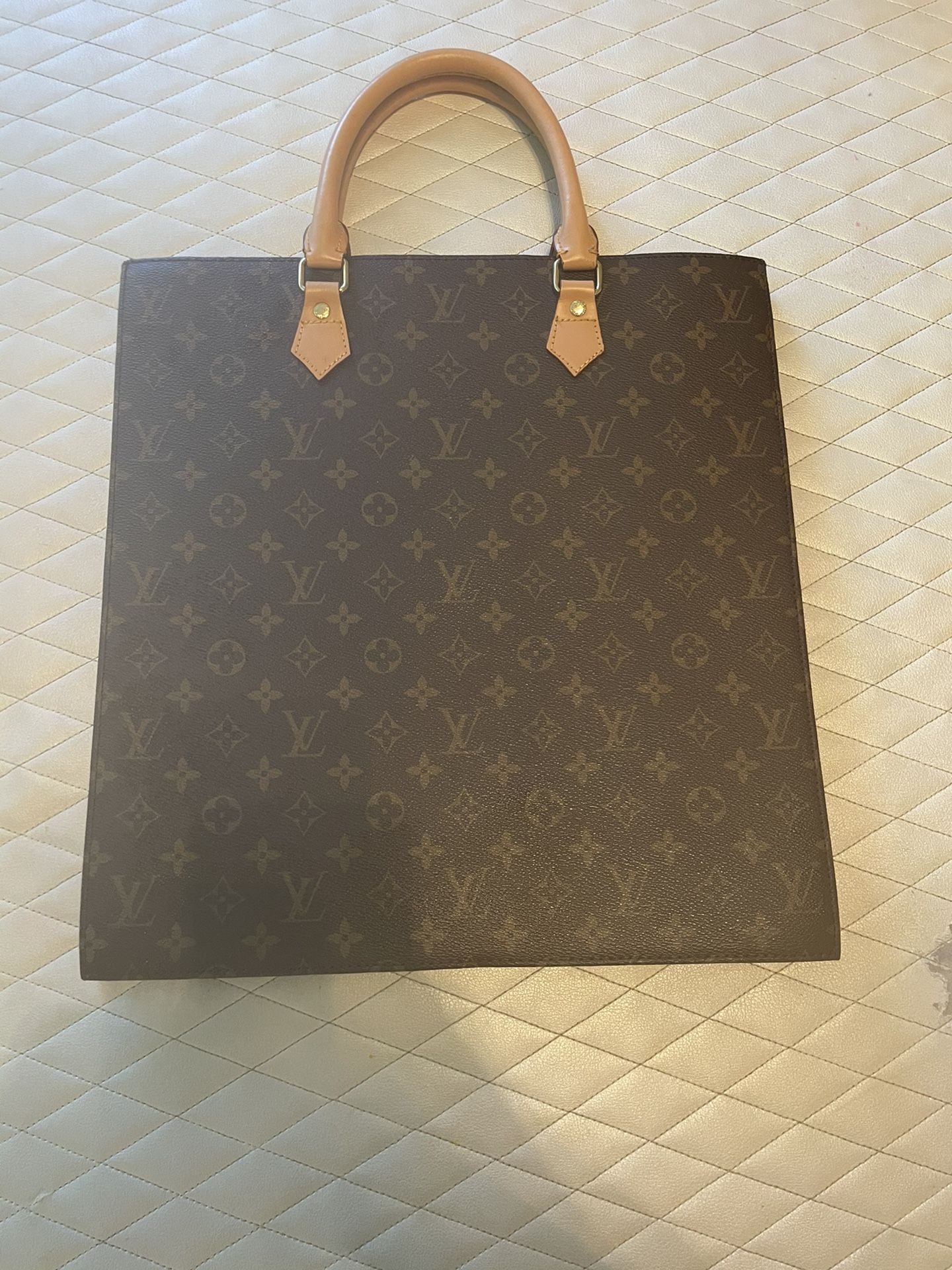 Louis Vuitton Sac Plat 