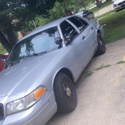 2004 Ford Crown Victoria