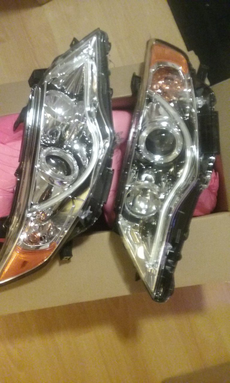 Brand new in box chrome headlights for 2010-2012 Lexus RX350