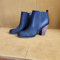 Fergie Bootie Size 8.5 Black