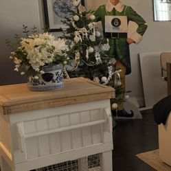 Kitchen Island 23 x23 