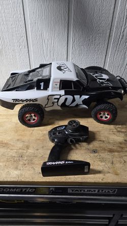 Traxxas Slash 4x4 VXL Brushless RC , with lights and control