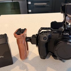 Canon R8 Mirrorless Camera w/SmallRig Camera Cage Kit