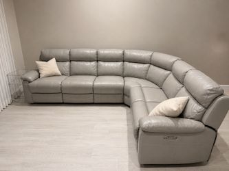 Reclining Electric Sectional from El Dorado. Excellent Condition