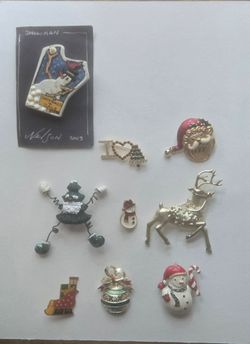 Christmas pins brooches lot