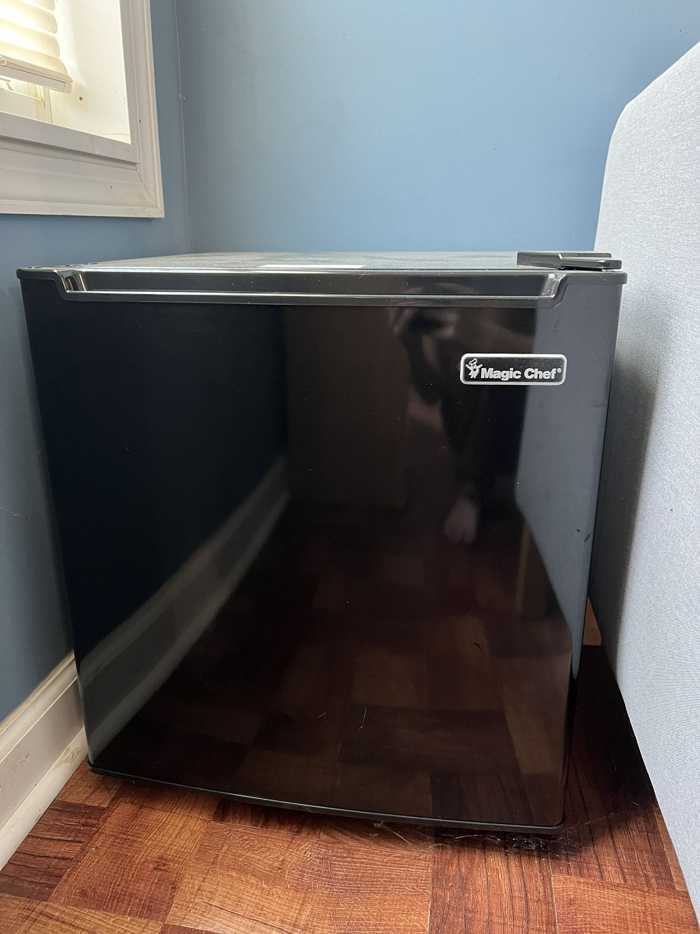 Mini fridge