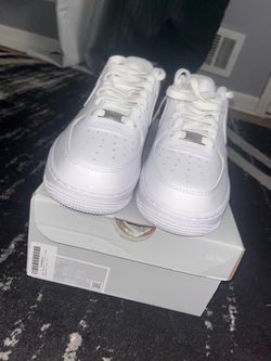 Nike Air Force 1 Low Top Men's Lace-Up Sneakers White Solid New w/ Box size 7