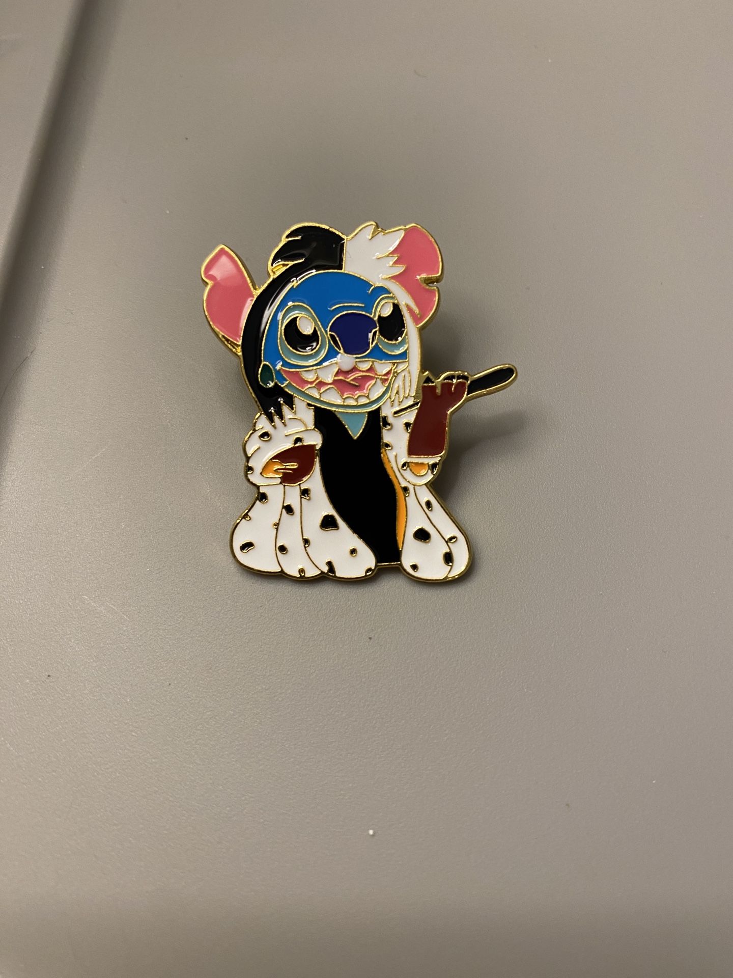 Stitch (Lilo And Stitch) Dressed As Cruella De Ville Enamel Pin