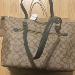 Coach Signature Gallery Tote Bag - Canvas Khaki