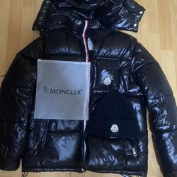 Brand New Moncler Beanie Wit Puffer Jacket 