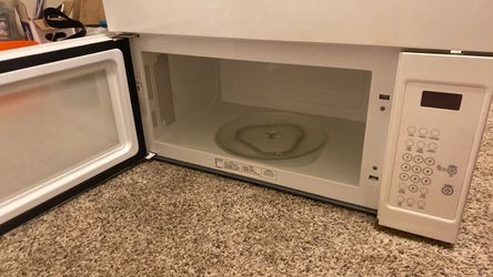 Whirlpool  Over the Range Microwave white