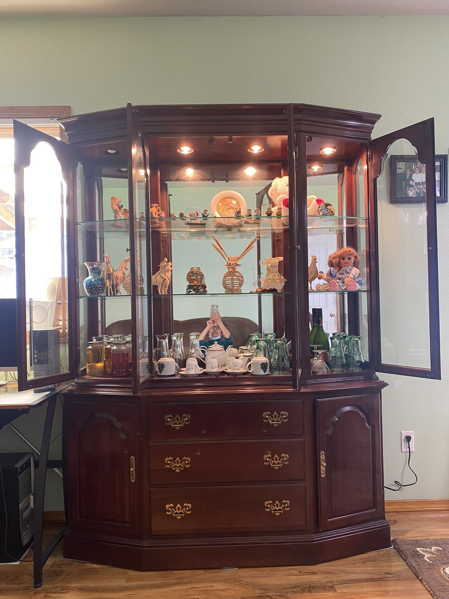 Ethan Allen Display China Hutch And Tv China Hutch