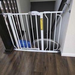 Regalo Easy Step 38.5-Inch Wide Walk Thru Baby Gate, Includes 6-Inch Extension Kit, Pressure Mount