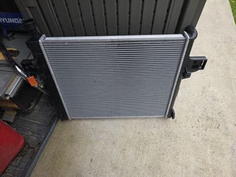 New 1999-04 Jeep Grand Cherokee Radiator