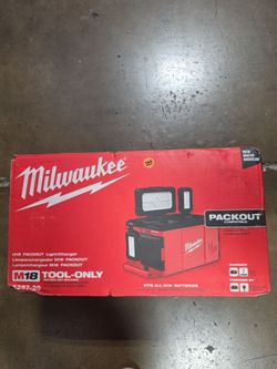 Milwaukee M18 Packout Charger/Light