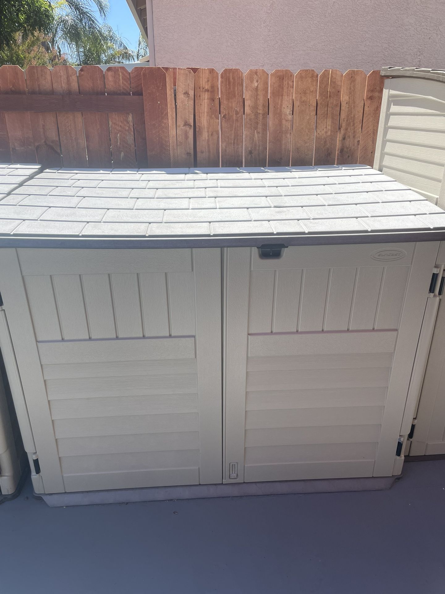 Suncast Horizontal Storage Shed 71 x 44 x 50