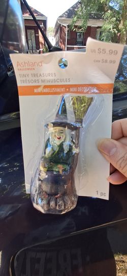 HALLOWEEN MINI DECOR  $4 DOLLARS EACH 