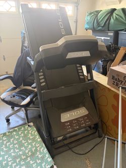 Sole Foldable Treadmill – ExcelWorking Condition – $500 OBO Selling a Sole treadmill in excellent condition