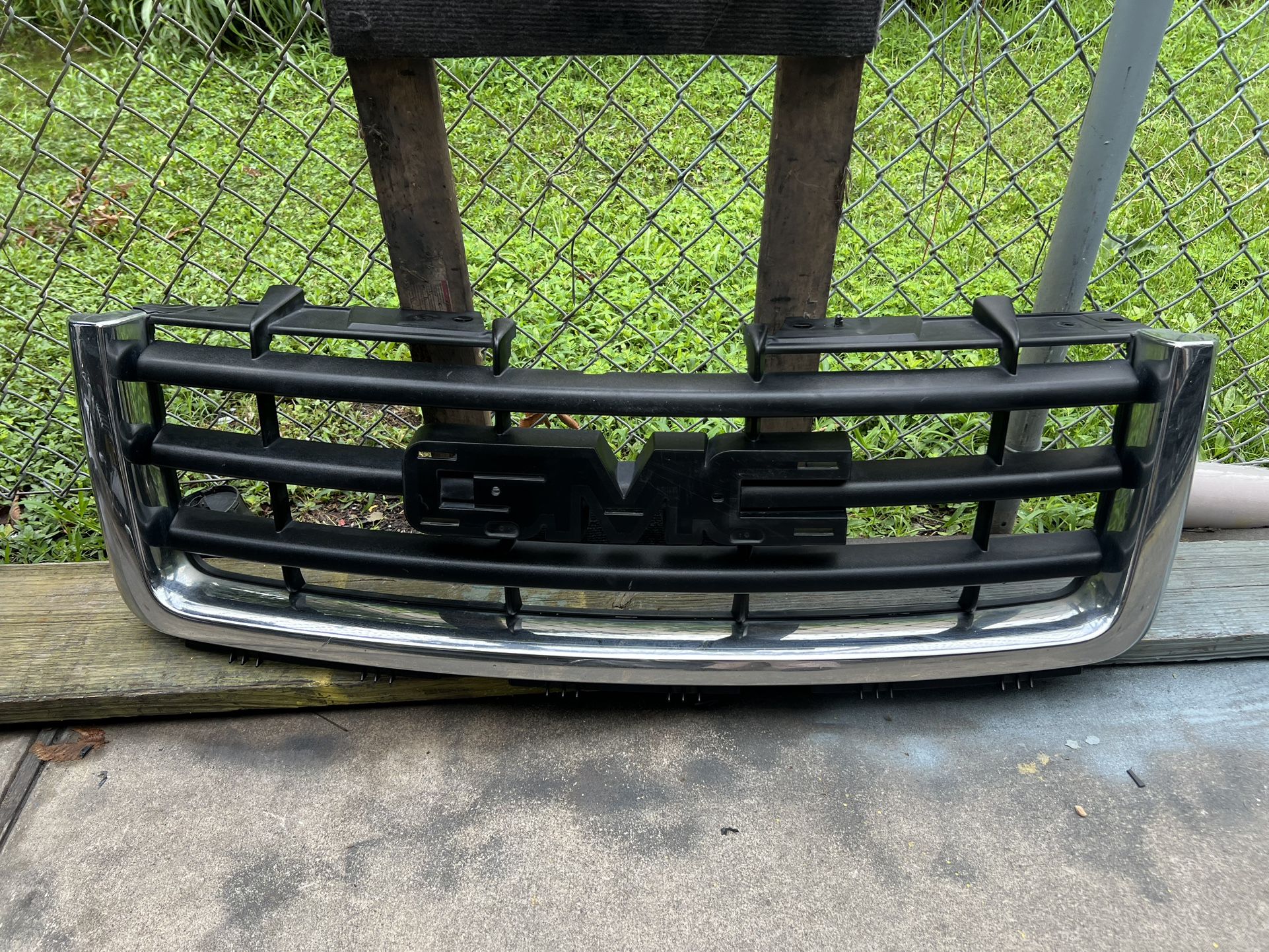 2007-2012 GMC Sierra Front Bumper Used Oem