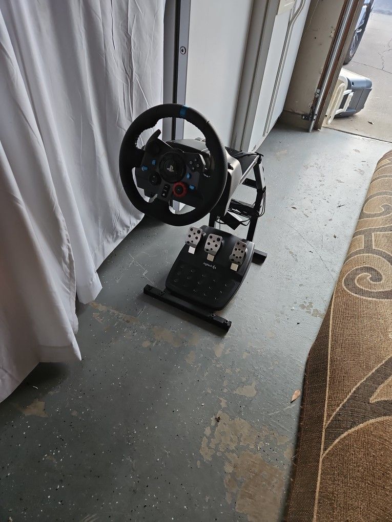 Logitech G29 Driving Force Racing Wheel