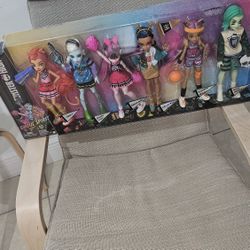Colección 6  Barbies Monster High Nuevas