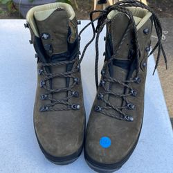 Lowa Women’s Hiking Boots - Size 10