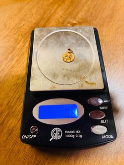 10k gold virgen Mary pendant