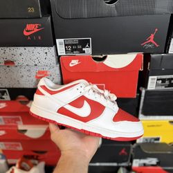 DS Nike Dunk Low Championship Red Mismatch Right Shoe 9.5 Left Shoe 9