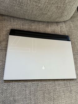 Alienware m17 R3 17.3” 32GB RAM, 1.40TB SSD