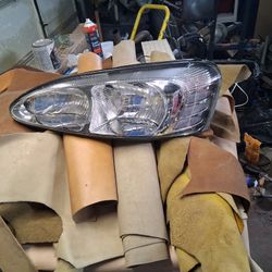 2007 Pontiac Grand Prix Gt Headlight Assembly