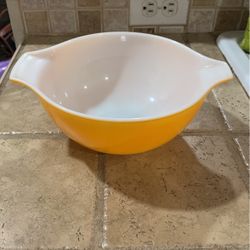 Vintage 1950's Pyrex Orange 1 1/2 Quart Glass Cinderella Mixing Bowl