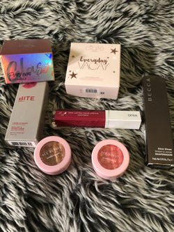 Make up /lip colors /eyeshadow/ setting powder