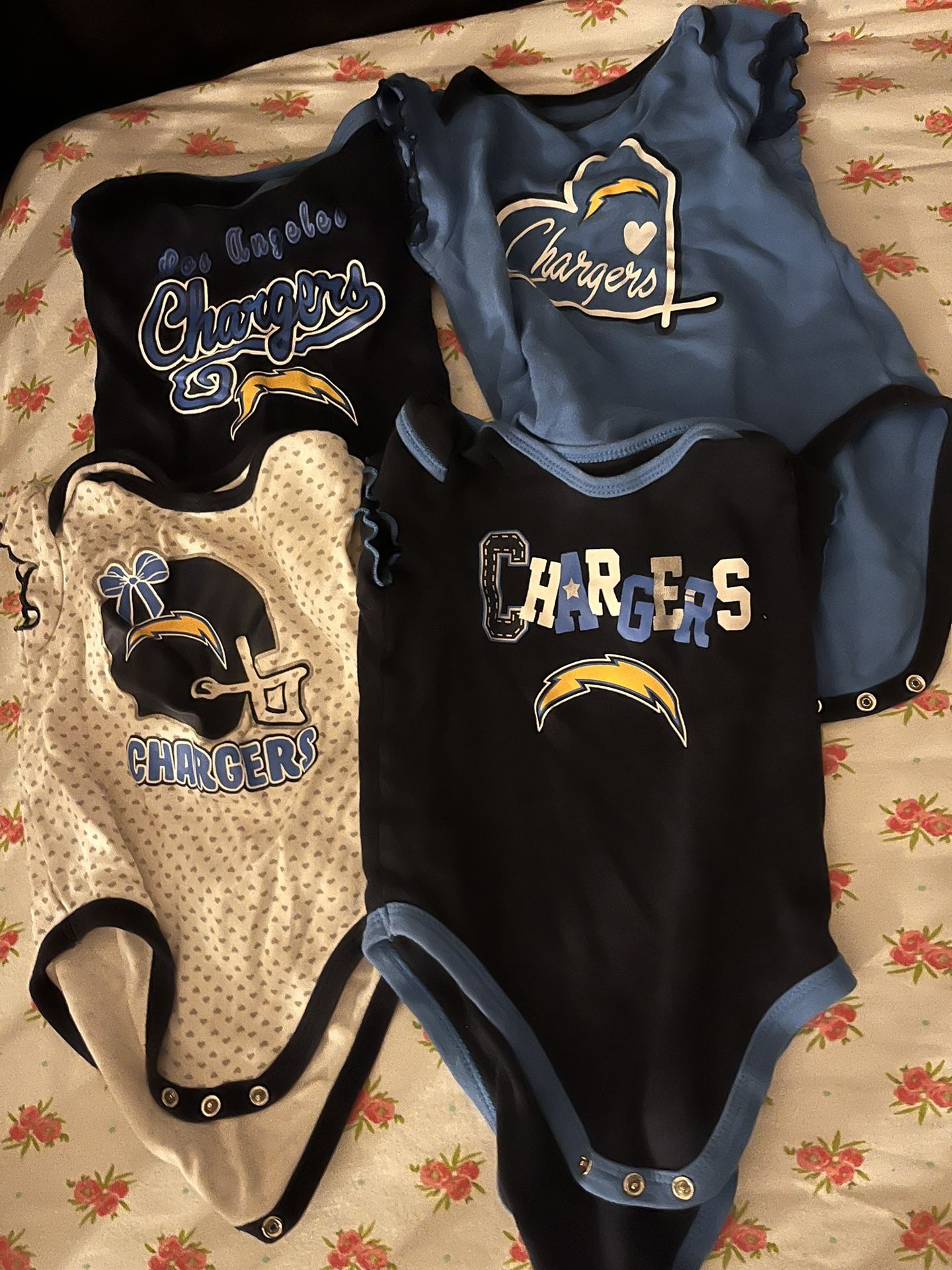 Set Of 4 Chargers Outfits Baby 