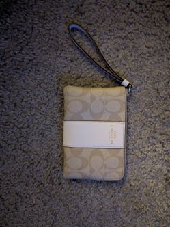 Corner Zip Wristlet