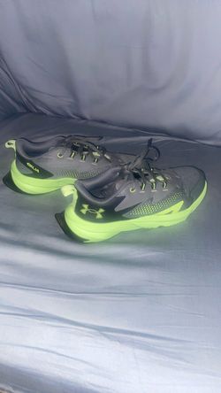 Under armor tenni shoes