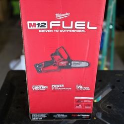 Milwaukee M12 Saw