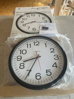 NEW Seth Thomas WBL 1138 13.5" Thinline Wall Clock