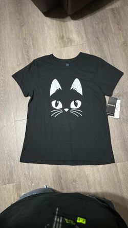 Black cat t shirt