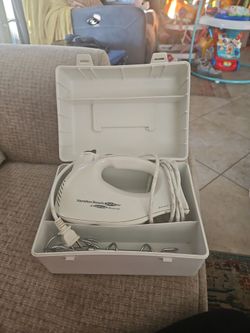 Hamilton beach  hand mixer with storage case